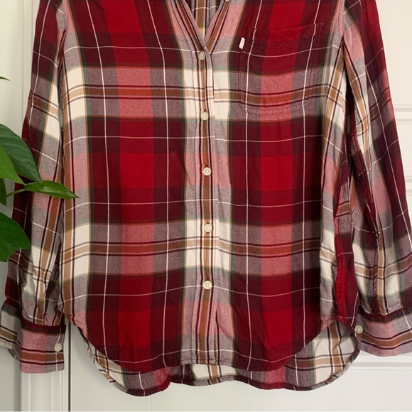 • [Levi’s] Red & White Plaid Flannel • - Picture 3 of 9